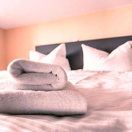 Mit Meerblick Und Balkon, Gratis Nutzung Vom Ahoi Erlebnisbad Und Sauna In Sellin - Meeresblick Fewo 29 غورين المظهر الخارجي الصورة