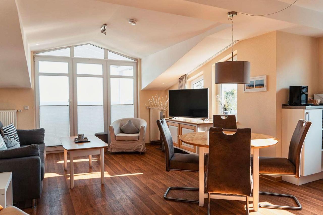 Mit Meerblick Und Balkon, Gratis Nutzung Vom Ahoi Erlebnisbad Und Sauna In Sellin - Meeresblick Fewo 29 غورين المظهر الخارجي الصورة